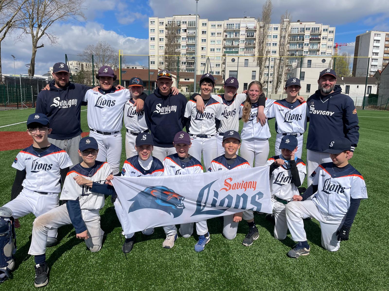 16 jeunes joueurs de l'équipe 15U des Lions de Savigny s'apprêtent à vivre une expérience unique à Philadelphie